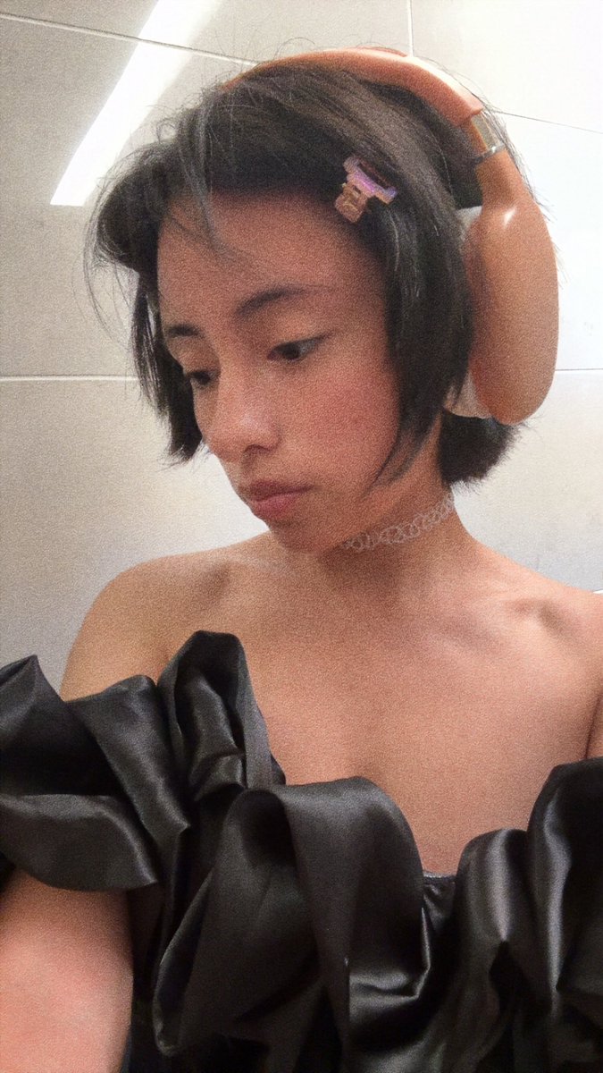 gigimodeldream's tweet photo. I hope someone sees this!!!! 

Yeah I don’t care how I’m perceived rn!!

💗💗💗💗 https://t.co/4r0rGR2rSz