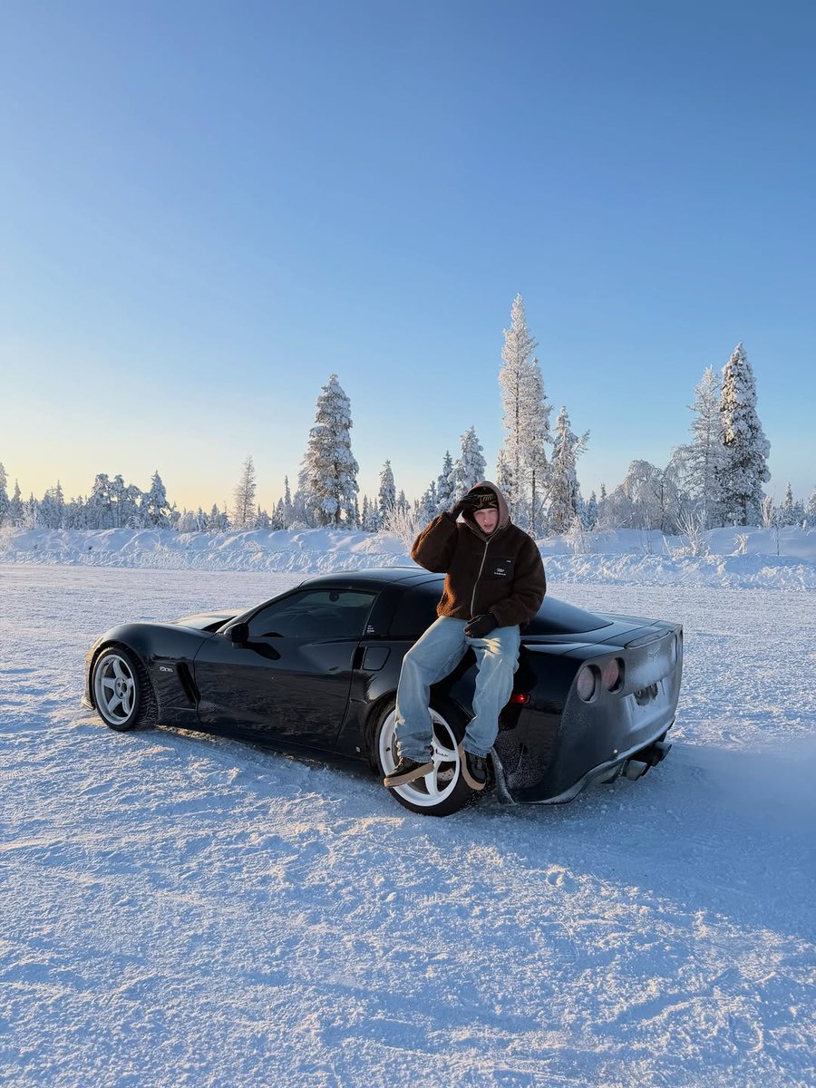 schaefchenc896's tweet photo. Hoodvette gone Ice Skating https://t.co/BpDF8wKQT3