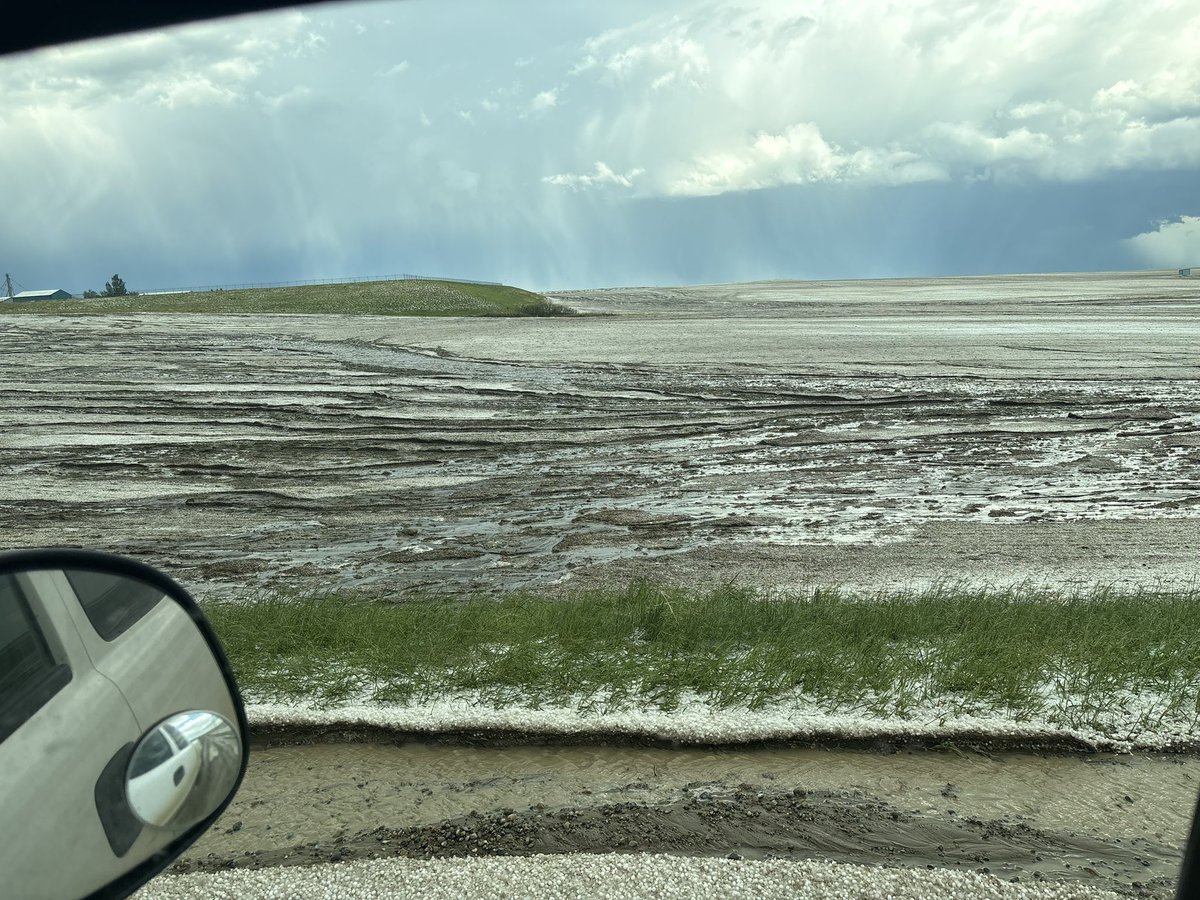 threeviewfarms's tweet photo. Quite the storm north of us! Luckily only got one of our fields. https://t.co/NCl67FDPAr