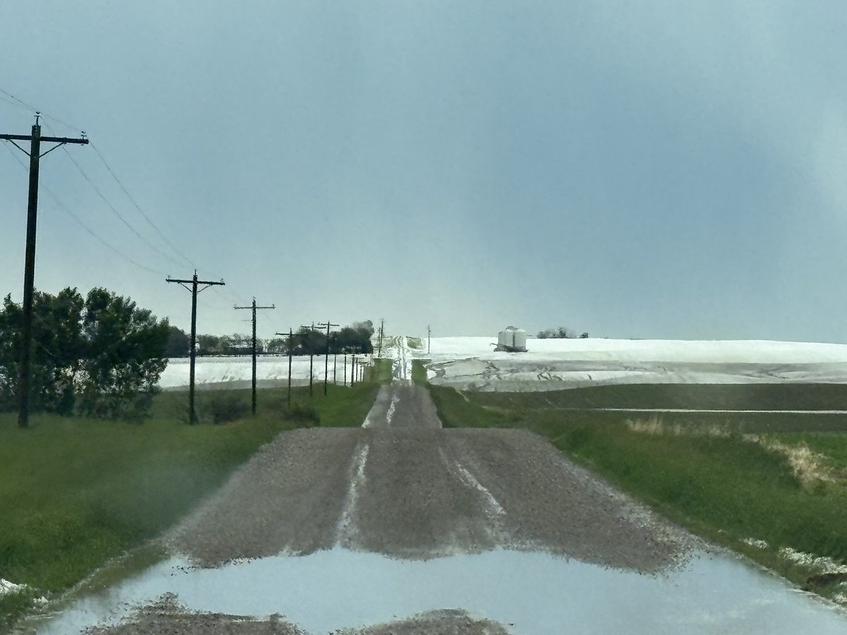 threeviewfarms's tweet photo. Quite the storm north of us! Luckily only got one of our fields. https://t.co/NCl67FDPAr