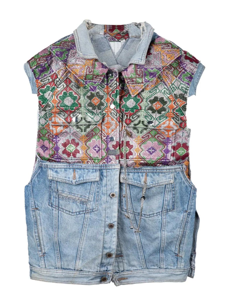 pppsyduckk's tweet photo. Turn an old denim jacket into a stylish tote bag in 5 mins! All you need is scissors u0026 some thread. Reuse, restyle, slay! https://t.co/8mBZ4KQrH1