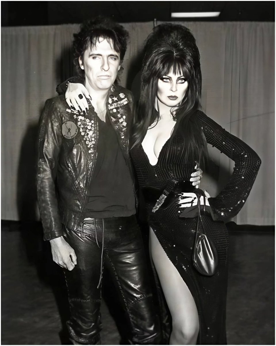 CountDraculaDB's tweet photo. Alice Cooper and Elvira. 

No words. https://t.co/me4QKTVTv9