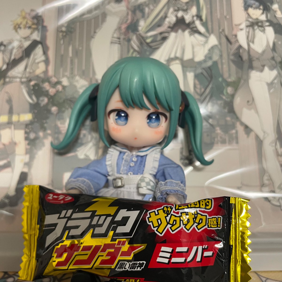 raruru_0007's tweet photo. 先日の出来事

私:「帰りに買ってきて欲しい食べ物ある？」

家族:「サーターアンダギー帰りに買ってきて」

私:「おけ。」

ご機嫌さんにお買い物して、
玄関入る直前にふと気がついた。

うん？これブラックサンダー？？
なんか響きだけで勘違いしてた。

帰宅後、めっちゃ笑われた https://t.co/u5HgM6eQzK