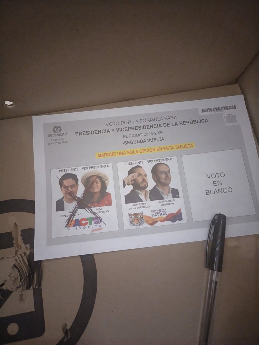 alejcol1997m's tweet photo. @petrogustavo Por tu libertad @Betocoralg . Ya voté 👊🇨🇴 https://t.co/nEXYa7pGTh