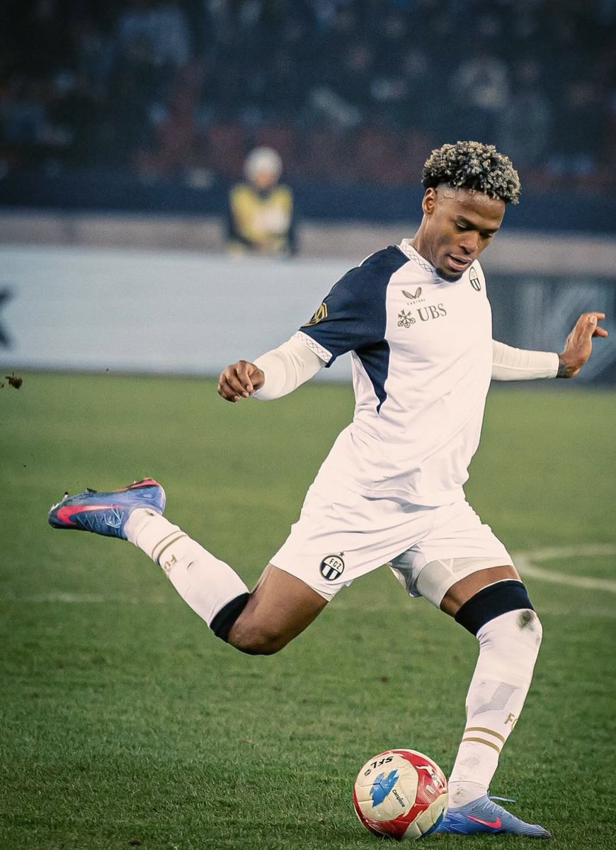 CLMerlo's tweet photo. 🚨Botafogo hizo una oferta para fichar a Nelson Palacio, mediocampista colombiano que viene de actuar en el Zurich. 
*️⃣Es un préstamo de un año con una opción de compra a favor del Real Salt Lake City, dueño de su pase. No es una operación sencilla. https://t.co/jVhLpsZeXS