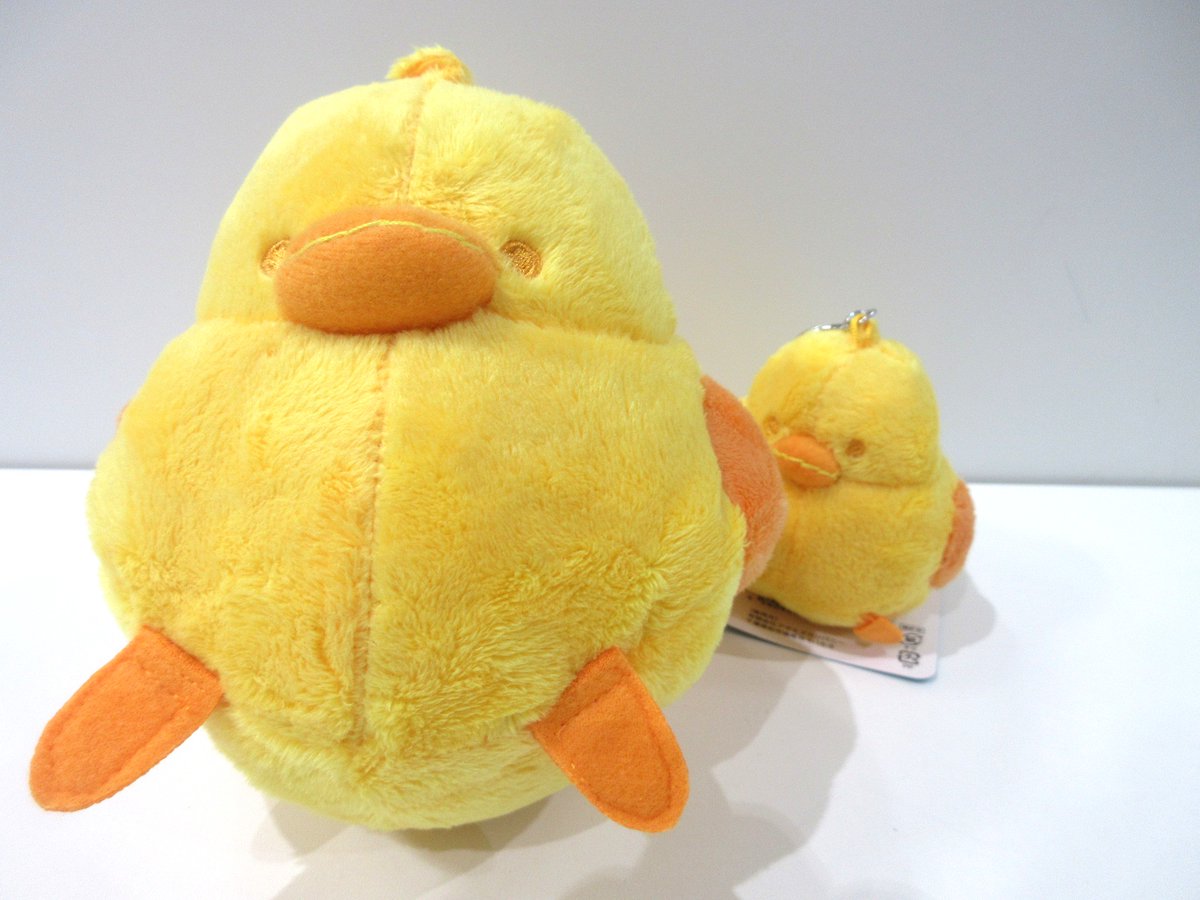 plus_trainshop's tweet photo. 【TOICAひよこ🐥ぬいぐるみ登場！】
TOICAに描かれているひよこが触り心地の良いぬいぐるみになりました🐤
かわいい姿にとっても癒されます😊
※小サイズはキーホルダーになっています。
ぬいぐるみ（各画像左側）･･･1,980円（税込）
ぬいぐるみキーホルダー（各画像右側）･･･1,430円（税込） https://t.co/iJSsXMsKnI