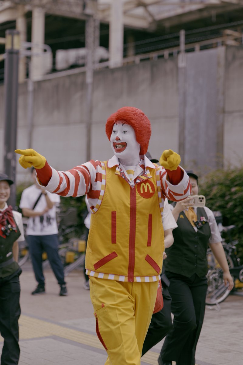 NakajimaBob's tweet photo. 秋葉原のマクドナルドに神降臨

嬉しいよドナルド。 https://t.co/rUfXej8IU9