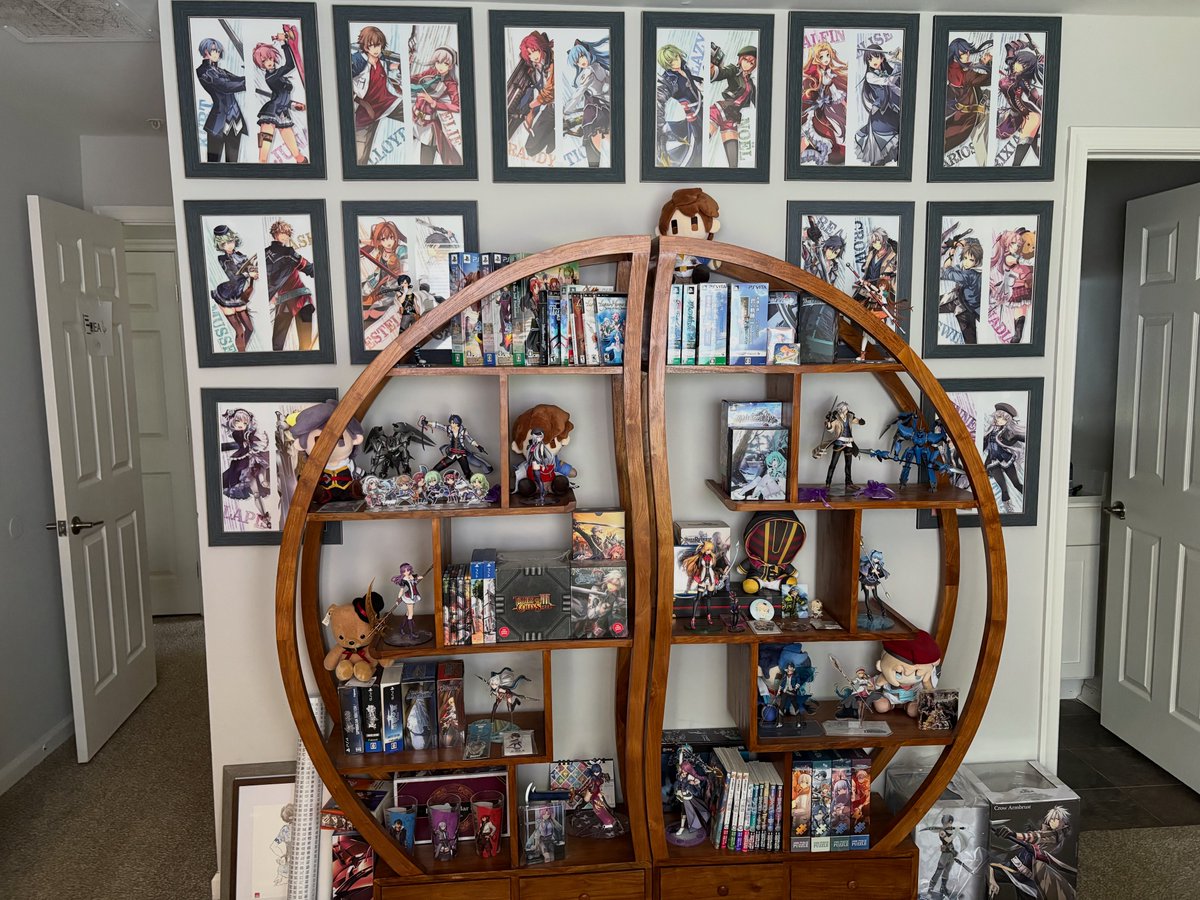 vorpal22's tweet photo. @seadog6662 I have preordered both the JP and America collector's editions of Sky 2nd (and own the Vita collector's edition), and I have preordered the Fire Emblem collector's edition. I also have all the figures from Kotobukiya preordered. This was my Trails collection in August. https://t.co/7U3mseFQo7