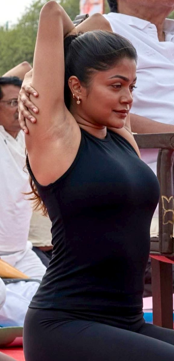 poetviji's tweet photo. Now I understand the importance of practicing yoga. https://t.co/wMp6qkXi9y