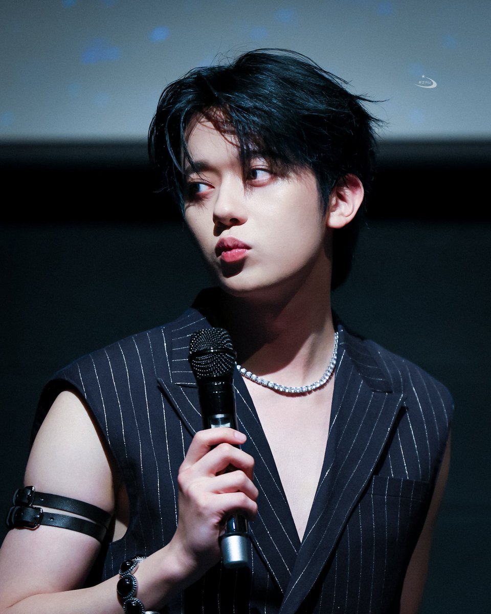 486ych's tweet photo. 260620 #예찬 #YECHAN #오메가엑스 #OMEGA_X

😚 https://t.co/2LzAkAKaB2