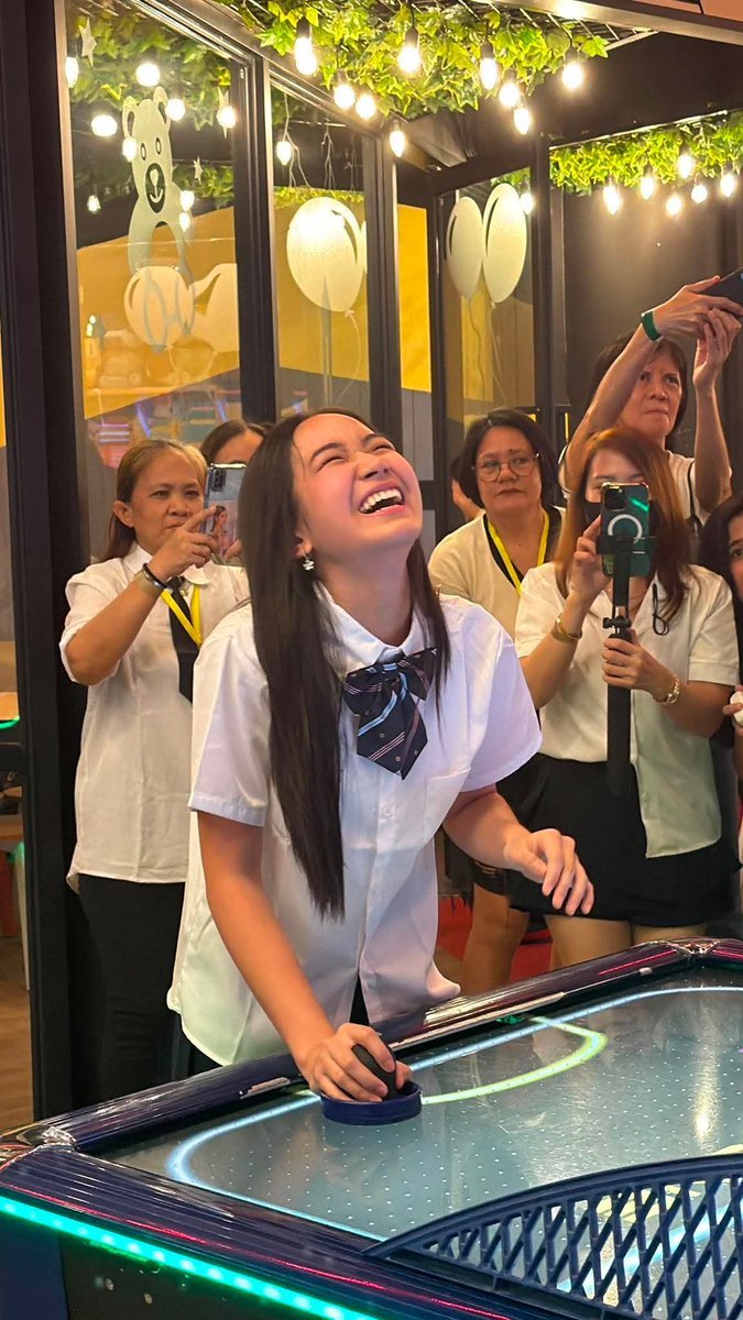 saintjennix's tweet photo. bakit nag cutting ang student president ??? https://t.co/gCtXrU6gRE
