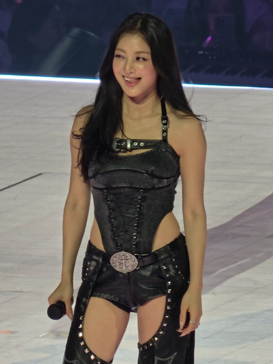 jihyopopbase's tweet photo. DEVIL WOMAN https://t.co/rkPFIwhqQ9