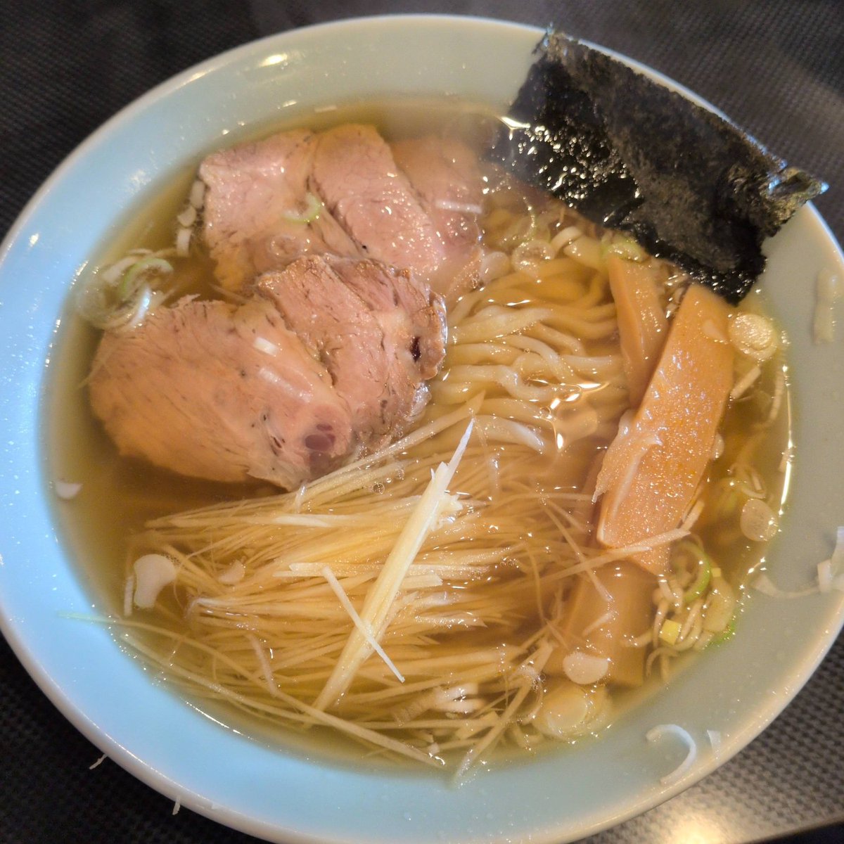 TOMONEGI2's tweet photo. 生姜ラーメン at 青竹手打ちらーめん 夢現

針のような生姜がいい仕事してます！
モチモチの麺との相性もバツグン

ご馳走様でした！ 
 #毎日がラーメン
#ラーメン 
#夢現
https://t.co/xclar7rtjh https://t.co/W0E56rutKO