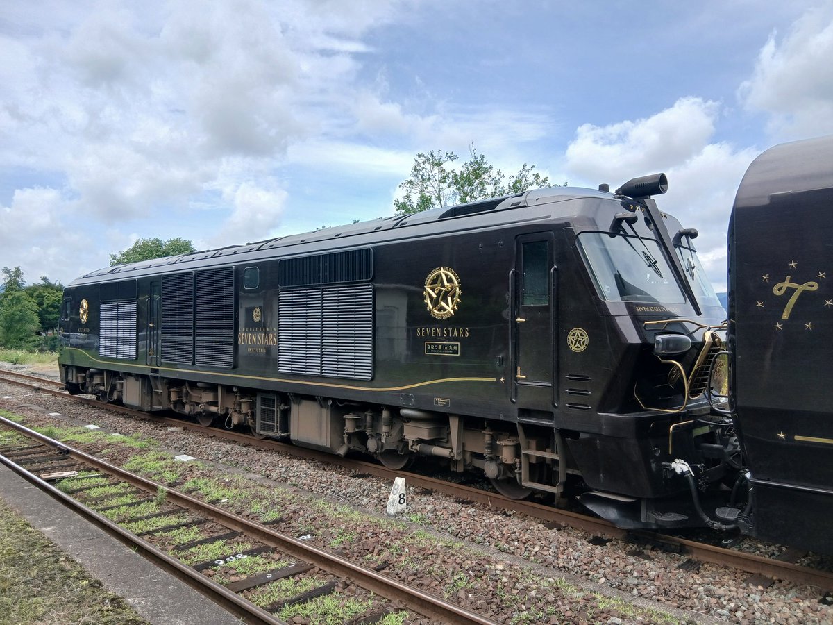 yossy_hoho_2's tweet photo. 熊本には30分以内に北海道の形式2本が連続して来る駅が実在する https://t.co/daEbT0CQDY
