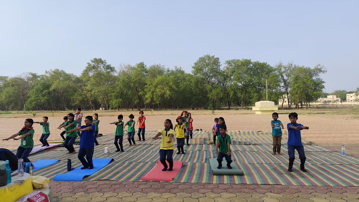 KurudKv's tweet photo. Celebrated International yoga day 2026 in PM shri Kendriya Vidyalaya kurud https://t.co/YjYZFrkzeB