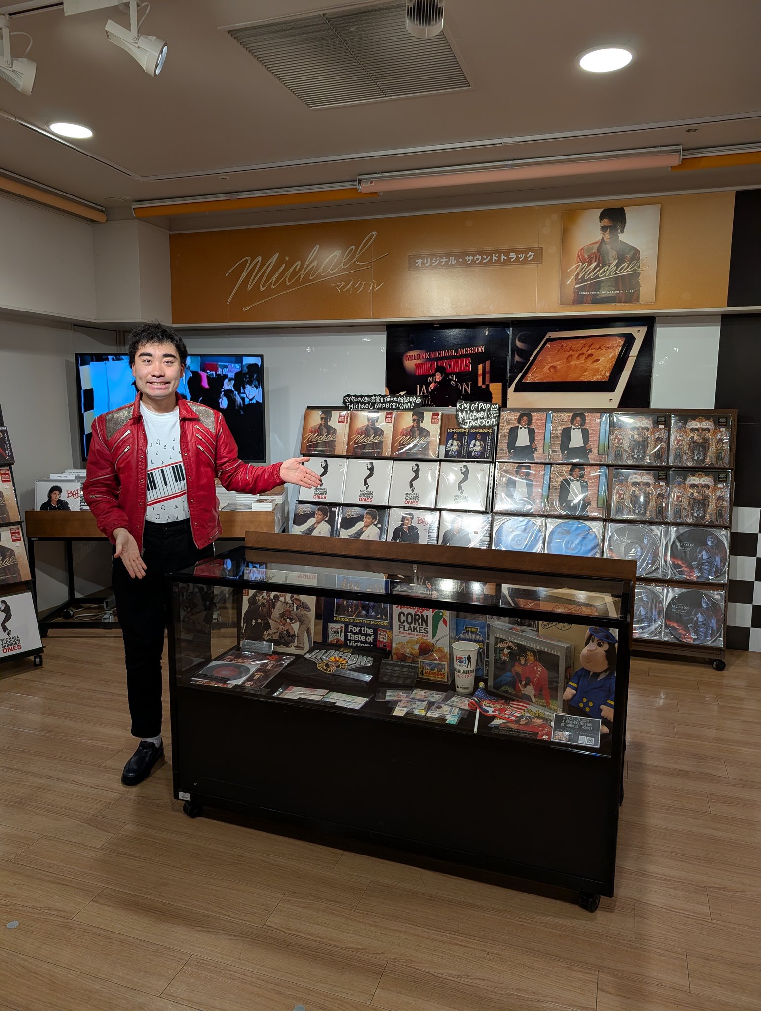 マイケル・ジャクソン パブミラー HLT3VCgbsAAMed8.jpg:large