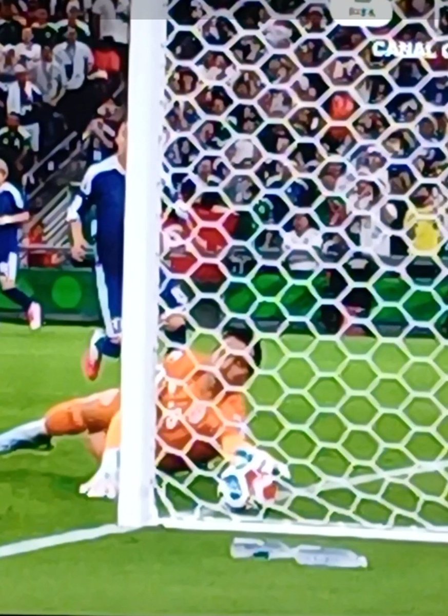 Lyn_Rita's tweet photo. Cómo que no fue gol de #Japón ?, por último disimula un poco que mueven la ubicación de la pelota.  Un robo a Japón. 

#CopaMundialFIFA #FIFAWorldCup #mundialdefútbol2026 #Japon #Tunez https://t.co/ZBoU6waN5X