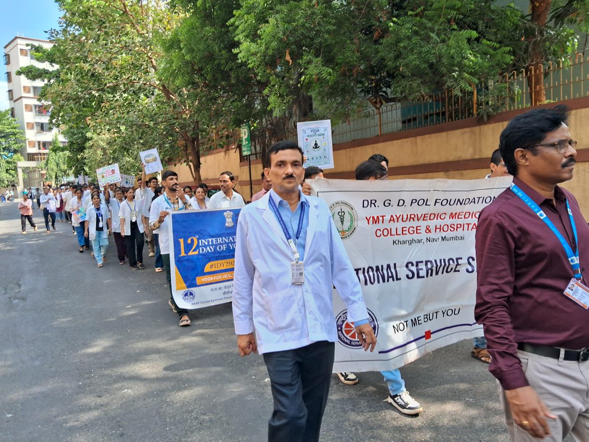 CariMumbai's tweet photo. अंतरराष्ट्रीय योग दिवस के उपलक्ष्य में दिनांक 17/06/2026 को YMT आयुर्वेदिक कॉलेज में CARI,मुंबई द्वारा योगजागरूकता एवं परेड कार्यक्रम का सफल आयोजन किया गया।यह कार्यक्रम डॉ. विपिन कुमार शर्मा, संस्थान प्रभारी एवं अनुसंधान अधिकारी, CARI मुंबई के मार्गदर्शन में संपन्न हुआ। https://t.co/MTKONOk6og
