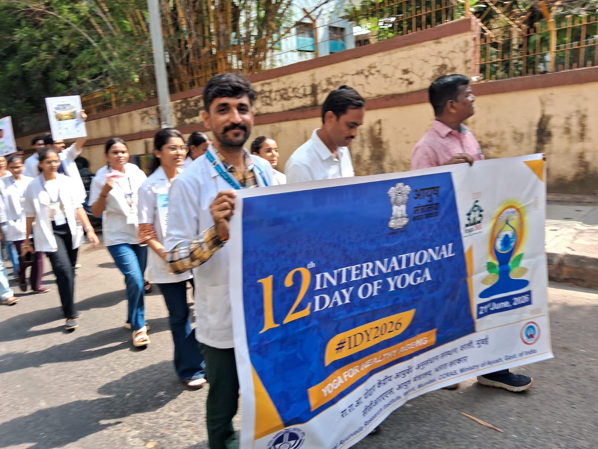 CariMumbai's tweet photo. अंतरराष्ट्रीय योग दिवस के उपलक्ष्य में दिनांक 17/06/2026 को YMT आयुर्वेदिक कॉलेज में CARI,मुंबई द्वारा योगजागरूकता एवं परेड कार्यक्रम का सफल आयोजन किया गया।यह कार्यक्रम डॉ. विपिन कुमार शर्मा, संस्थान प्रभारी एवं अनुसंधान अधिकारी, CARI मुंबई के मार्गदर्शन में संपन्न हुआ। https://t.co/MTKONOk6og