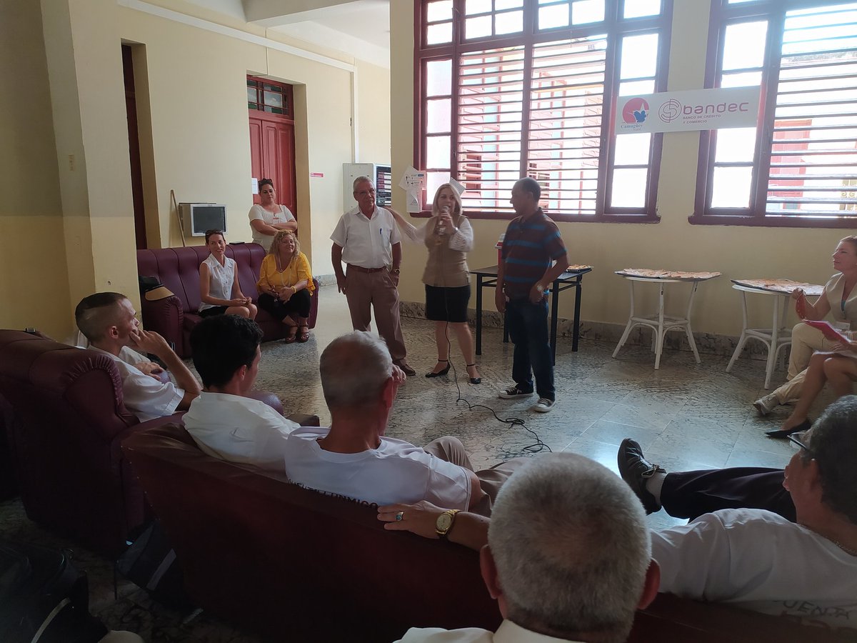 BCamaguey's tweet photo. Día de los Padres en Bandec #Camagüey Honramos a quienes son pilar en su hogar y en nuestra institución. 
Agradecemos a cada padre bancario y cubano su entrega y compromiso con el futuro de su familia y el país. 
¡Feliz Día, papás! 
#BandecEsFamilia #Cuba https://t.co/aLcIzapNJr