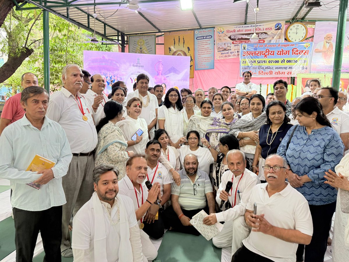 SwatiJaiHind's tweet photo. समस्त देशवासियों को अंतर्राष्ट्रीय योग दिवस की हार्दिक शुभकामनाएँ।

योग केवल व्यायाम नहीं, बल्कि भारत की वह प्राचीन जीवन पद्धति है, जो शरीर को स्वस्थ, मन को शांत और आत्मा को संतुलित बनाती है। माननीय प्रधानमंत्री श्री @narendramodi जी के प्रयासों से योग आज विश्व के कोने कोने तक पहुँचा है।

आज मॉडल टाउन विधानसभा के योग दिव्य मंदिर में माननीय विधायक श्री@AshokGoelBJP जी के साथ अंतर्राष्ट्रीय योग दिवस के अवसर पर आयोजित सामूहिक योग कार्यक्रम में सहभागिता की।

#YogaForHealthyAgeing
