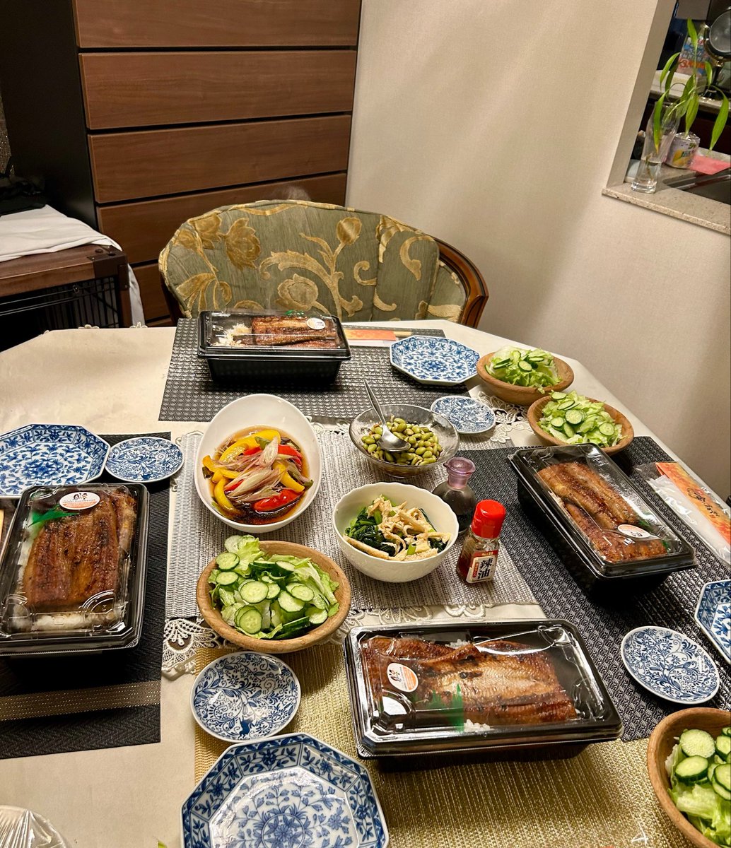 chikomaruti's tweet photo. 実家に父の日渡しに行ったらうなぎご馳走になった。しばらく食べていなかったので美味しかったー！ https://t.co/VSOR37CYoN