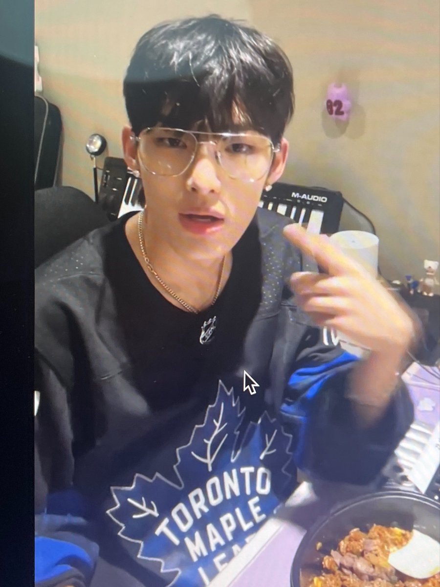 mfthrt's tweet photo. Toronto maple leaf https://t.co/Wo0adLzXtS