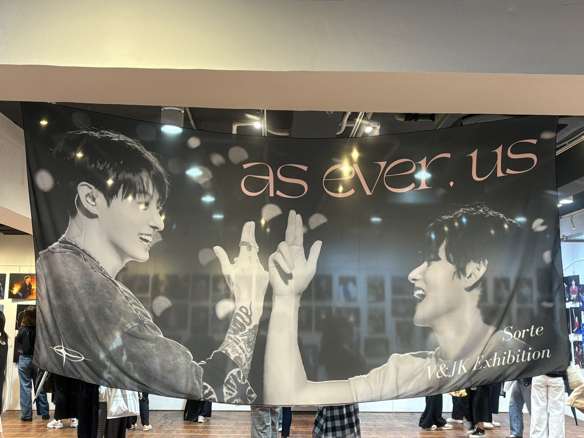 yu_taetae_k's tweet photo. Sorte님の展示会へいってきました💜
素敵すぎるテテ、グクがたくさん飾られていて癒されました🐰🐻💕
かっこいいのはもちろん、笑顔の写真が素晴らしくて🥹✨
Sorte님とお会いできて嬉しかった💜
お忙しい中、開催していただきありがとうございました😊💓
@SORTE613 님  @sorte_jp 様
#Aseverus_V_JK https://t.co/g7MmUPAi5k