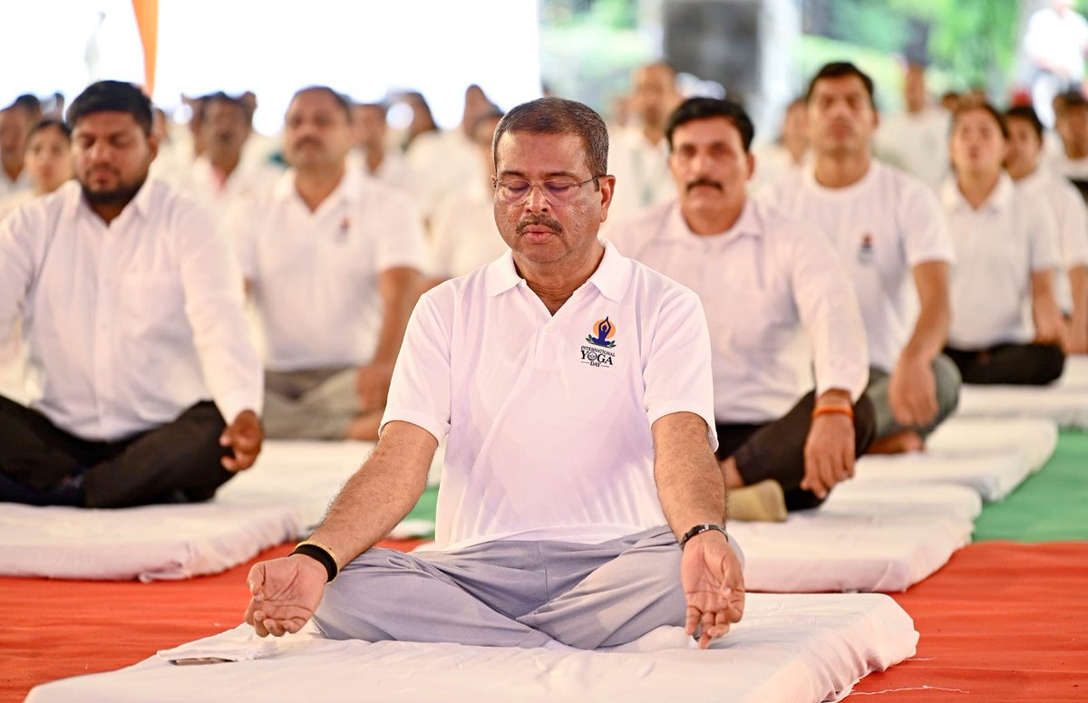 EduMinOfIndia's tweet photo. On the occasion of #InternationalYogaDay, Hon'ble Union Minister of Education Shri @dpradhanbjp led yoga day celebrations at the South Campus of the University of Delhi.

Shri Pradhan highlighted that yoga is a powerful way to nurture harmony among the body, mind, and spirit, helping individuals lead healthier and more balanced lives. He noted that under the leadership of Hon'ble Prime Minister Shri @narendramodi, yoga has become a global symbol of India's cultural heritage, inspiring millions around the world to embrace wellness and holistic well-being.

#IDY2026 #InternationalYogaDay2026 #YogaForHealthyAgeing