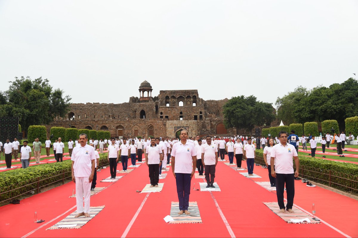 MinOfCultureGoI's tweet photo. The Ministry of Culture, in collaboration with the Archaeological Survey of India (@ASIGoI), celebrated the 12th #InternationalDayofYoga at Purana Qila, New Delhi. 

Shri Vivek Aggarwal, Secretary, Ministry of Culture, participated in the event along with officials from the Ministry, ASI, and CISF personnel, as well as school children, who performed Yoga together. ASI also organised Yoga sessions at 120 locations across India. 

#CultureUnitesAll #YogaForHealthyAgeing #IDY @Secy_CultureGOI