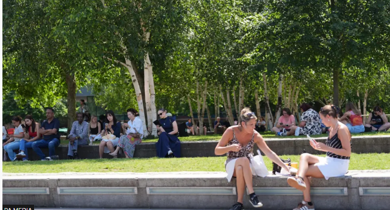 aptraz's tweet photo. Extreme heat warning expanded as 37C heatwave approaches UK

More News : https://t.co/cyWjrEBDrp
#severehightemperaturewarning
#ukhsanortheastheatwarning
#bbcweather https://t.co/C8IVdBbRpG
