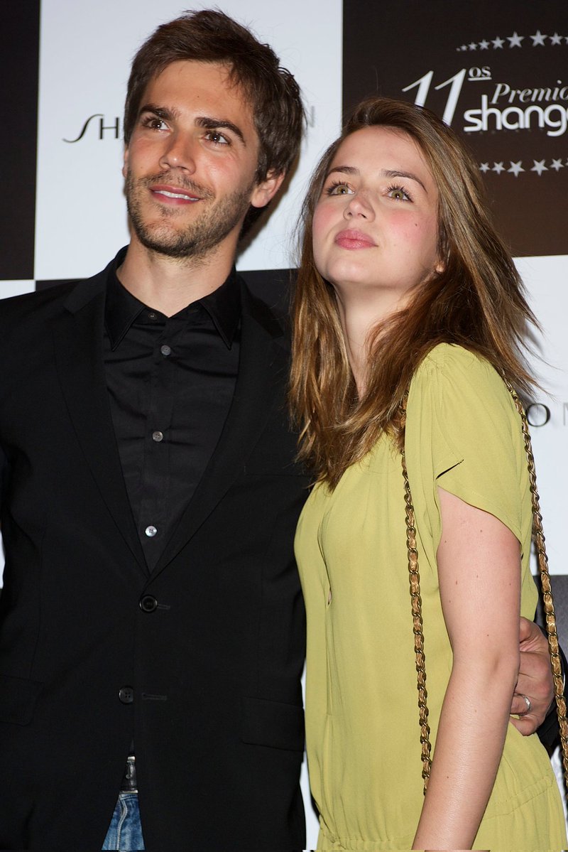 Sameer_king11's tweet photo. ANA DE ARMAS's DATING HISTORY 💖

2010 / Marc Clotet 🇪🇸 ❤️
2011 / Marc Clotet 🇪🇸 ❤️ 💍
2012 / Marc Clotet 🇪🇸 ❤️ 💍
2013 / Marc Clotet 🇪🇸 ❤️ 💍 💔
2014 / Single ✅
2015 / Edgar Ramírez 🇻🇪 ❤️ (rumored)
2016 / Single ✅
2017 / Alejandro Piñeiro Bello 🇨🇺 ❤️
2018 / Alejandro Piñeiro Bello 🇨🇺 ❤️ 💔
2019 / Ben Affleck 🇺🇸 ❤️
2020 / Ben Affleck 🇺🇸 ❤️
2021 / Ben Affleck 🇺🇸 ❤️ 💔
2021 / Paul Boukadakis 🇺🇸 ❤️
2022 / Paul Boukadakis 🇺🇸 ❤️
2023 / Paul Boukadakis 🇺🇸 ❤️ 💔
2024 / Manuel Anido Cuesta 🇨🇺 ❤️
2025 / Manuel Anido Cuesta 🇨🇺 ❤️
2026 / Manuel Anido Cuesta 🇨🇺 ❤️