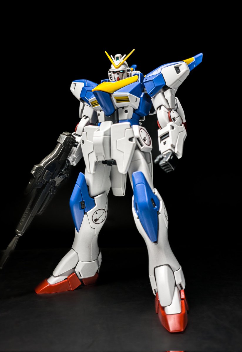 sound3959's tweet photo. 機動戦士Vガンダム 
MG V2ガンダム Ver.Ka

肩軸 股関節 腰はあまり動かない為アクションポーズはとりにくいです。
ポージング⬇
#ガンプラ
#gunpla https://t.co/v8EhyA3Mqj