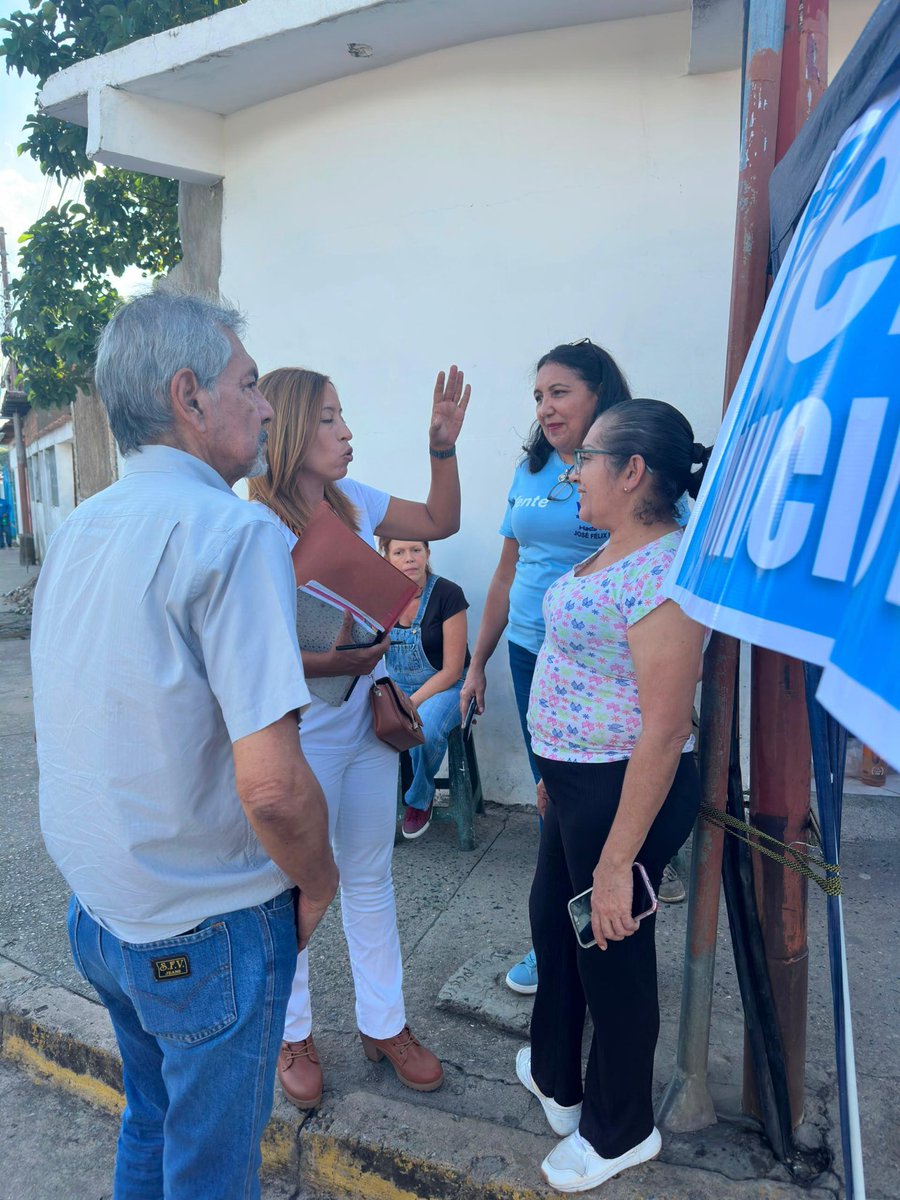 VenteAragua's tweet photo. La estructura de Vente Aragua en el municipio José Félix Ribas tomó la parroquia Zuata con un exitoso Punto Ciudadano y casa x casa. Gran receptividad de los vecinos organizándose por el cambio.
Exigimos #EleccionesYa, con nuevo CNE imparcial y un proceso libre y transparente. https://t.co/zgajHLL33Z
