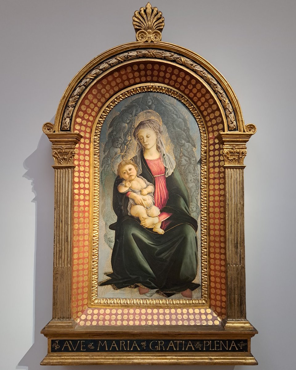 UffiziGalleries's tweet photo. L'incanto della Primavera di Botticelli è eterno, inesauribile.
Nel nuovo allestimento delle sale dedicate al maestro fiorentino, ai lati del capolavoro trovano posto due immagini mariane, la Madonna del Roseto e la Madonna dei Cherubini.

#BotticelliMonAmour https://t.co/l81bl0Bkcw