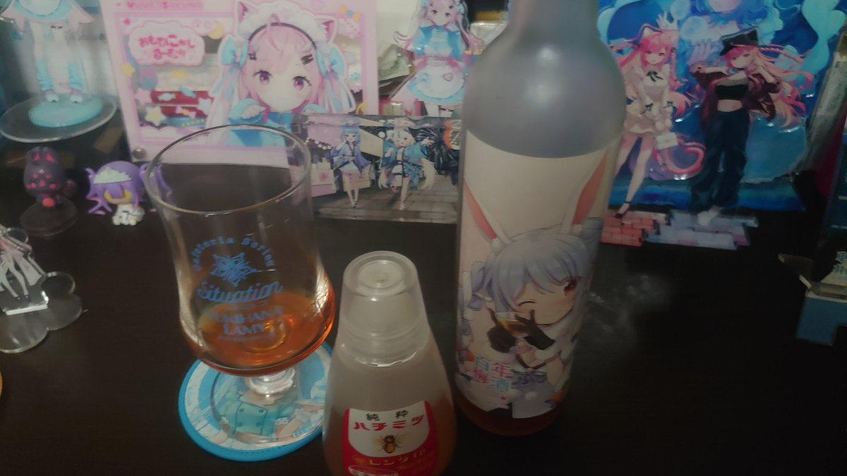 HAMUSAND1202's tweet photo. #さくふぁみ飲兵衛部
 #まんぷくぽぽ
今日は朝から酒を飲んでるぜ
梅酒に蜂蜜入れて飲んでる〜
昨日も飲んで〜、朝ごはんでも飲んで〜…よっぱっぱ〜 https://t.co/4MxCsaPWWX