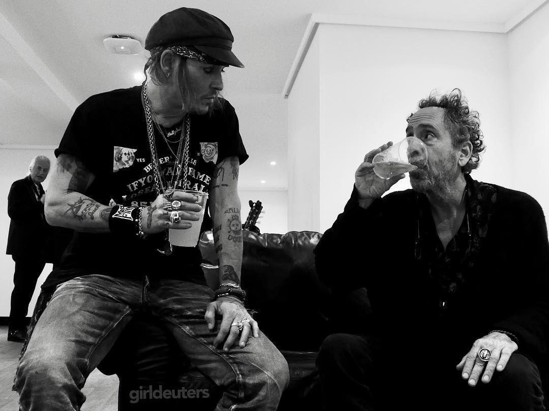 Johnny Depp tweet media