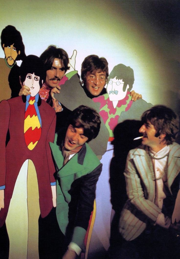 marianabrickman's tweet photo. The Beatles with The Beatles (1967) https://t.co/DuCNEeztYu