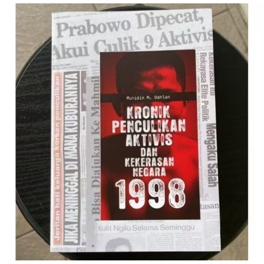 Kolinieritas's tweet photo. @tanyakanrl Belum ada buku yang mengulas buruknya track record Ganjar dan Anies seperti buku ini https://t.co/aktSEG8XrF
