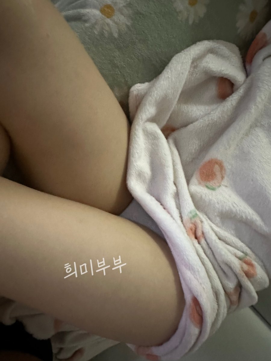 heemebubu's tweet photo. 이쁜와이프 허락해줘서 올려요 
얼굴 살짝나온거라 마지막은 야하게 한장

#부커 #부부 #네토 #부커만남 #경기남부
#초보부부 https://t.co/TTWUrG9ktV