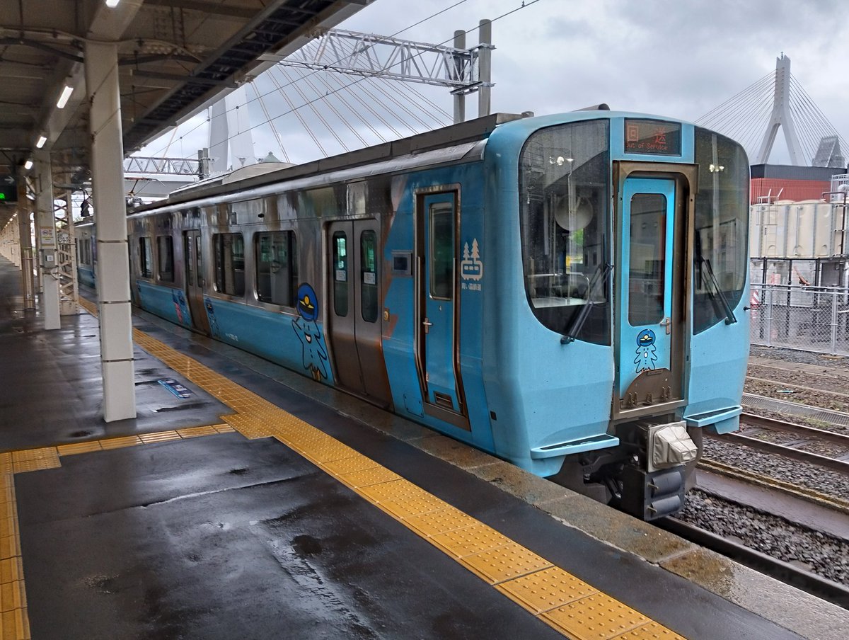 さて2日目スタート 青い森703系かと思ったら。 昨日と同じ、青い森701