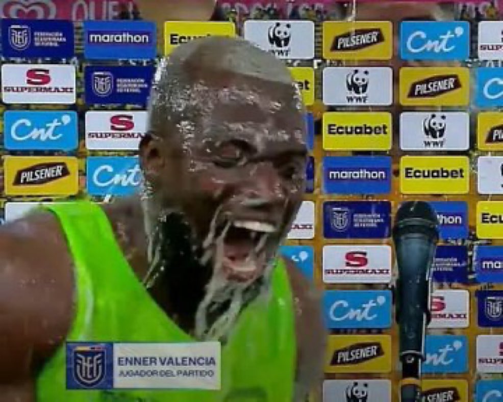 Palmerista10's tweet photo. Imagina ser Pacho y pasar de “Dembelé-Doué-Kvaratskhelia” a esto https://t.co/RjnIahaiJb