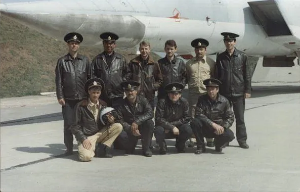 sovetsky_flot's tweet photo. Naval Aviation personnel with a Tu-22M missile carrier aircraft https://t.co/gWAFlQta9d