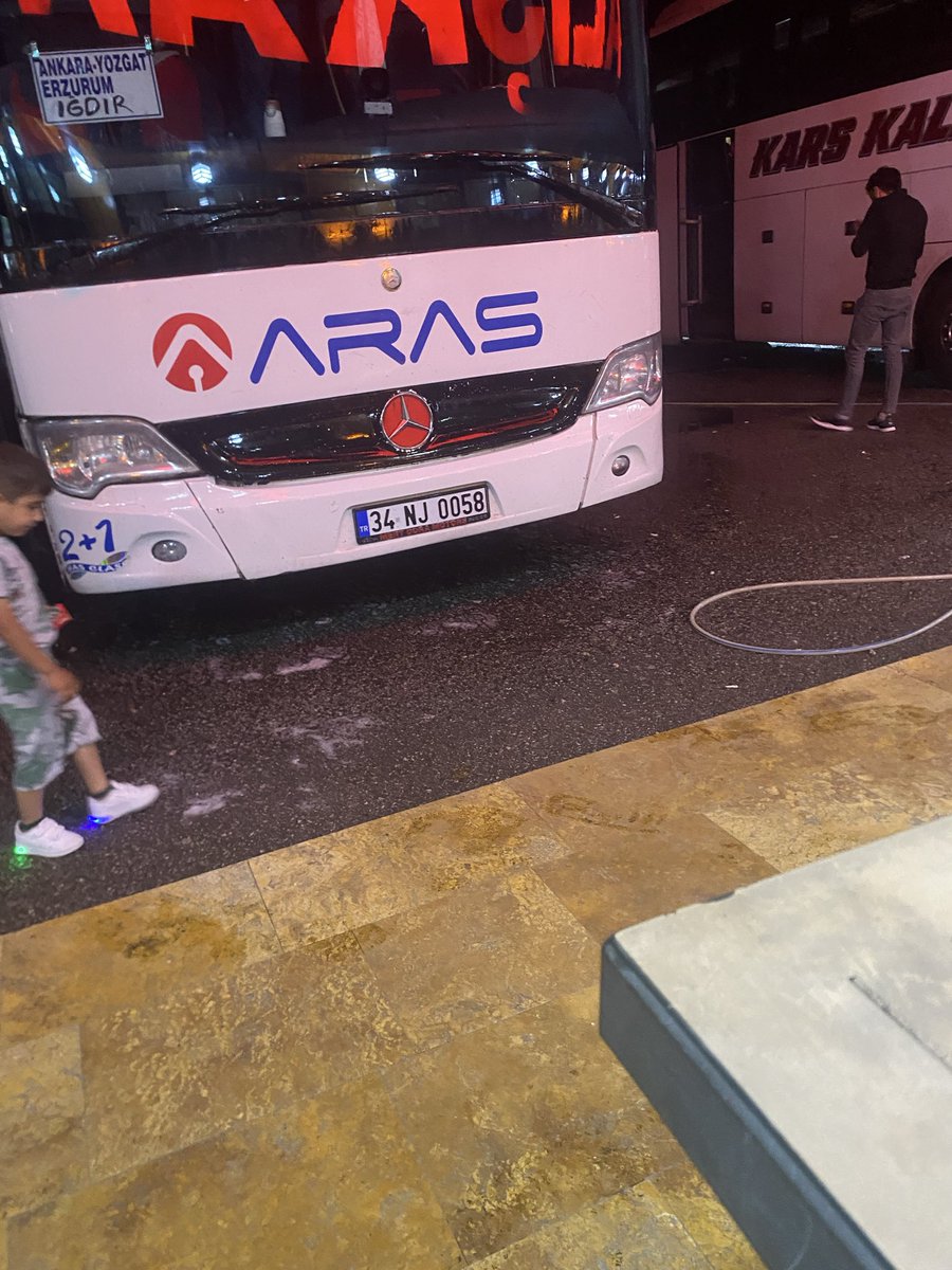 dany_zehra's tweet photo. Yine bir Ankara mülakatı dönüşü düşünmekten uyuyamadığım bir gece ve saat 03:43 https://t.co/8VB6Qt5Rrq