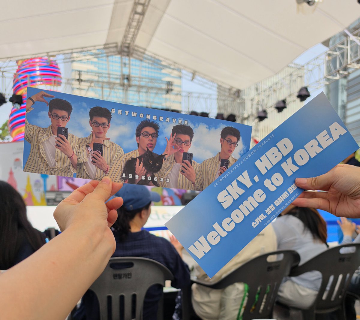 madeskynani's tweet photo. 10시간 50분의 기다림 끝 오전 9시 20분 입장 완료🩵

#SawasdeeSeoulThaiFestival2026 https://t.co/AiiDmWXNqm