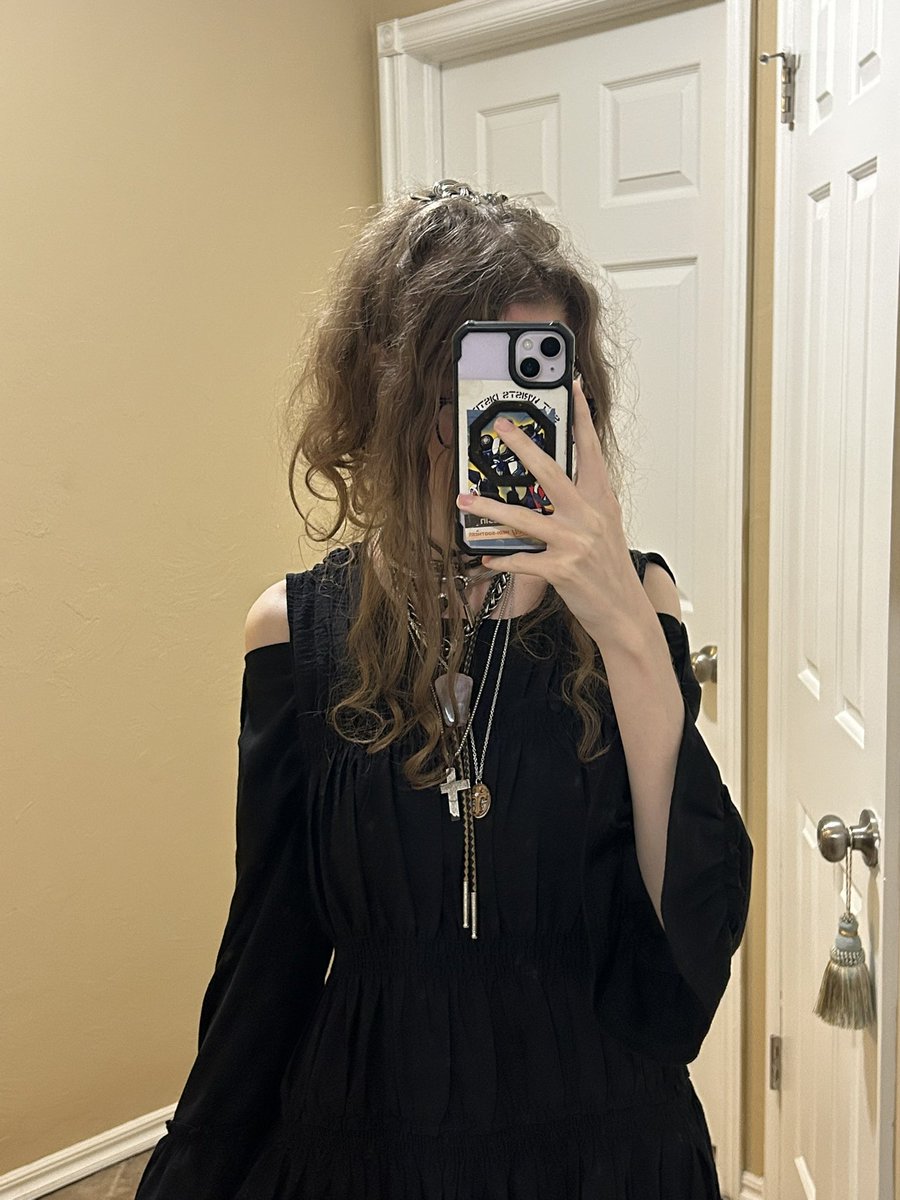 eighthdaughterr's tweet photo. God loves His ravens as
much as He loves doves 🕊️🖤
#christiantwt #bibletwt #girlblog #girlblogging #alternativefashion #dollcore #dollette https://t.co/45FbdcHYDp