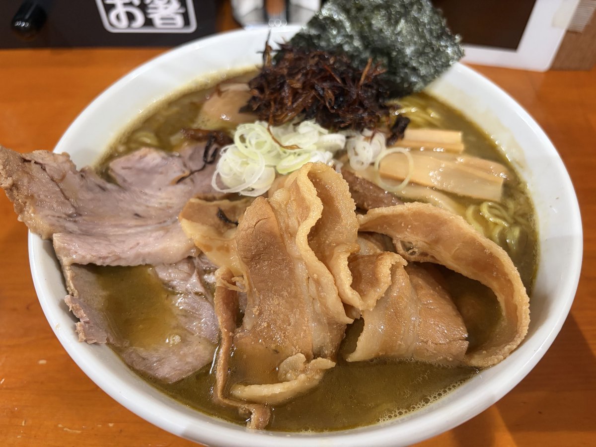 run_ramen's tweet photo. フエダイ煮干、貝🐚、牡蠣🦪、伊勢海老🦞 計20kgの100SP（大盛）
@一条流がんこラーメン金町
超旨い😍😍😍
昨日に続いて此方へ🏃
不純だからかもしれないが昨日以上に濃度高く個人的には今日の方が好き😋
記載ないが栗蟹も入ってるとのこと🦀
いやぁ〜旨かった🤤
大満足の二日間‼️
がんこ金町最高😆👍 https://t.co/JuTYTATN6q