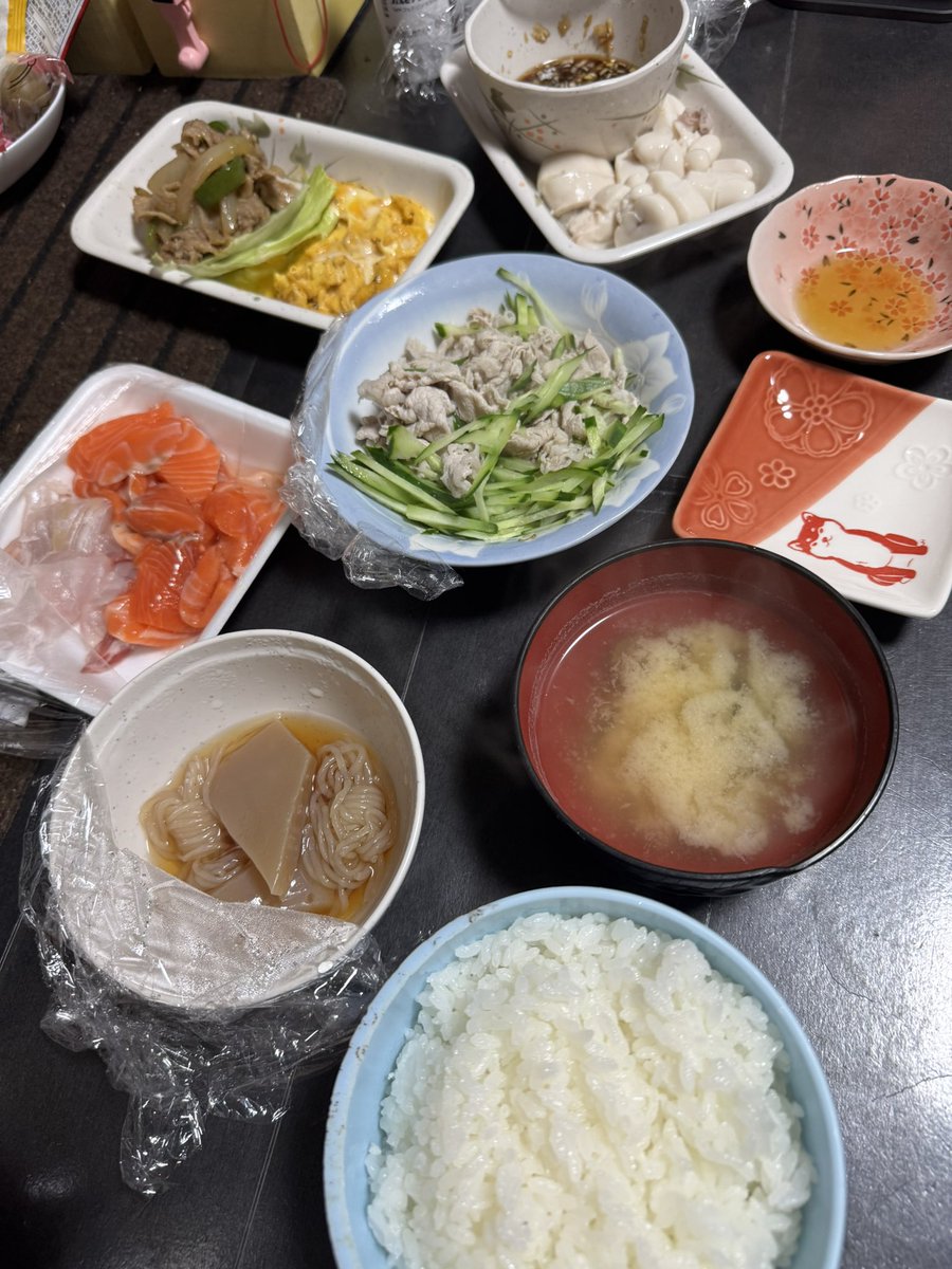 kosumo1244's tweet photo. すも家の朝飯 https://t.co/qQNtnxEIge