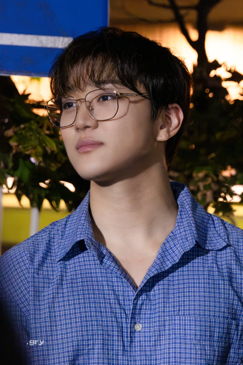 hongry_chan's tweet photo. 260620N 뮤지컬 <6시 퇴근>💼💦
퇴근길📷 |  장보고 #홍주찬

홍주찬 얼굴. https://t.co/RtGAvM37Xg