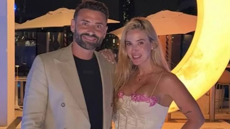 PaulaWilli45952's tweet photo. @somoscorta El nuevo novio de Cirio, Empresario dueño de Supermercados es Nicolas Trombino.

Sera que la Cirio por eso se embarazo.

Ahora lo quiere desplumar a este tambien.

Con el anterior le encontraron 6 millones de Dolares. https://t.co/clFYP3qAw6